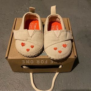 Toms Crib Shoe sz 2
